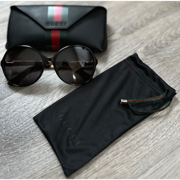 Women’s Gucci Oversized Sunglasses - Picture 3 of 12